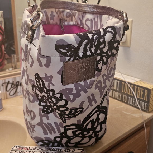 COACH "POPPY" LRG  BAG/WALLET - Picture 11 of 11